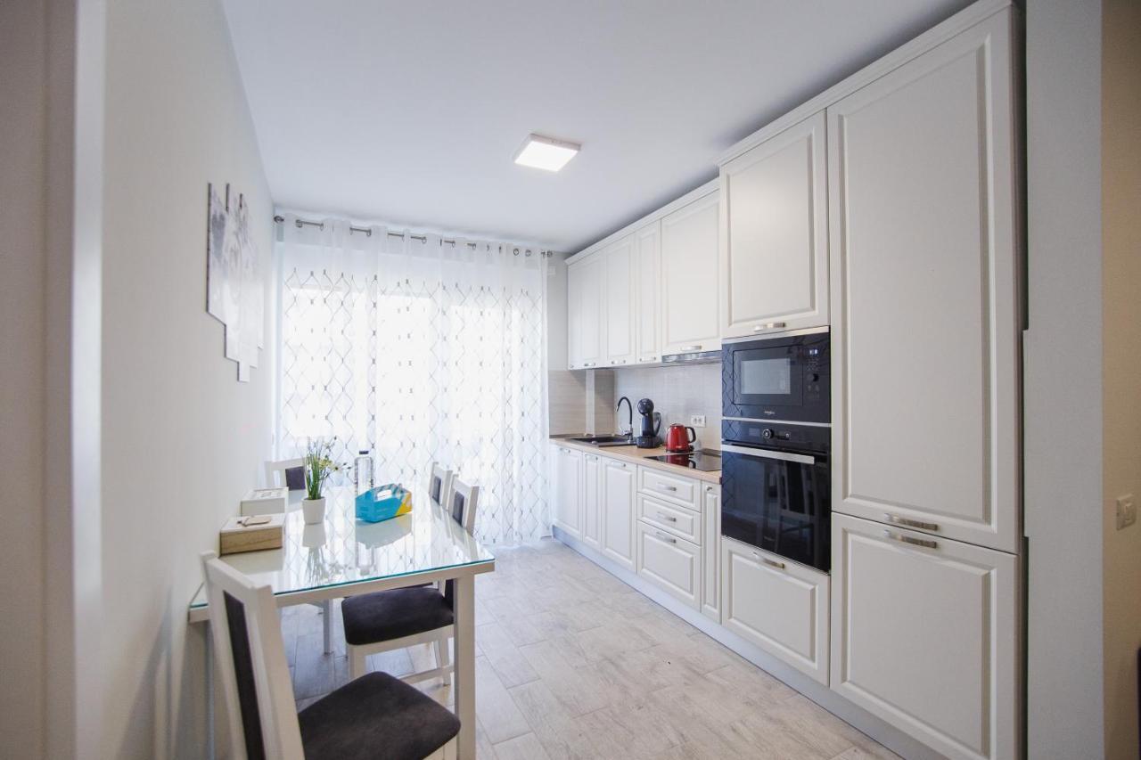 Retreat To A Stylish Home At West Residence Oradea Exterior photo